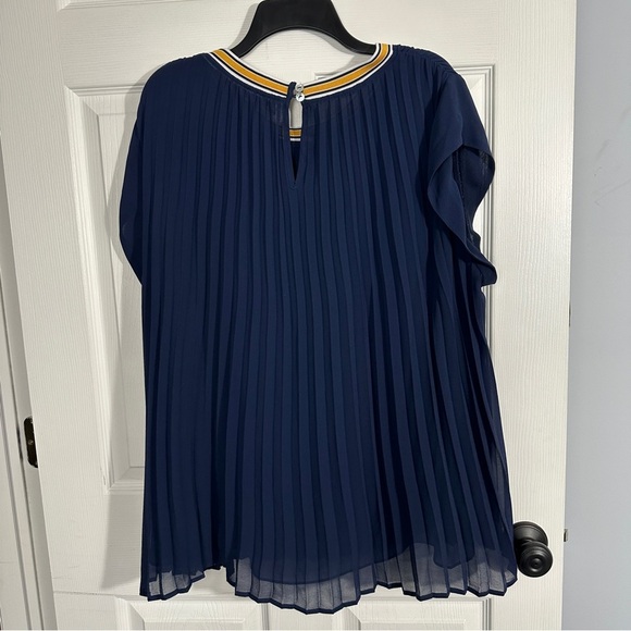 DR2 size 3X top, navy with mustard/white collar, all over pleats, chiffon, flowy - Picture 10 of 10